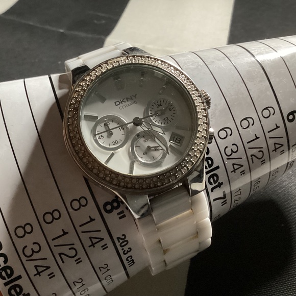 DKNY Women’s Watch White Silver-tone (NY-4985) - Picture 6 of 13